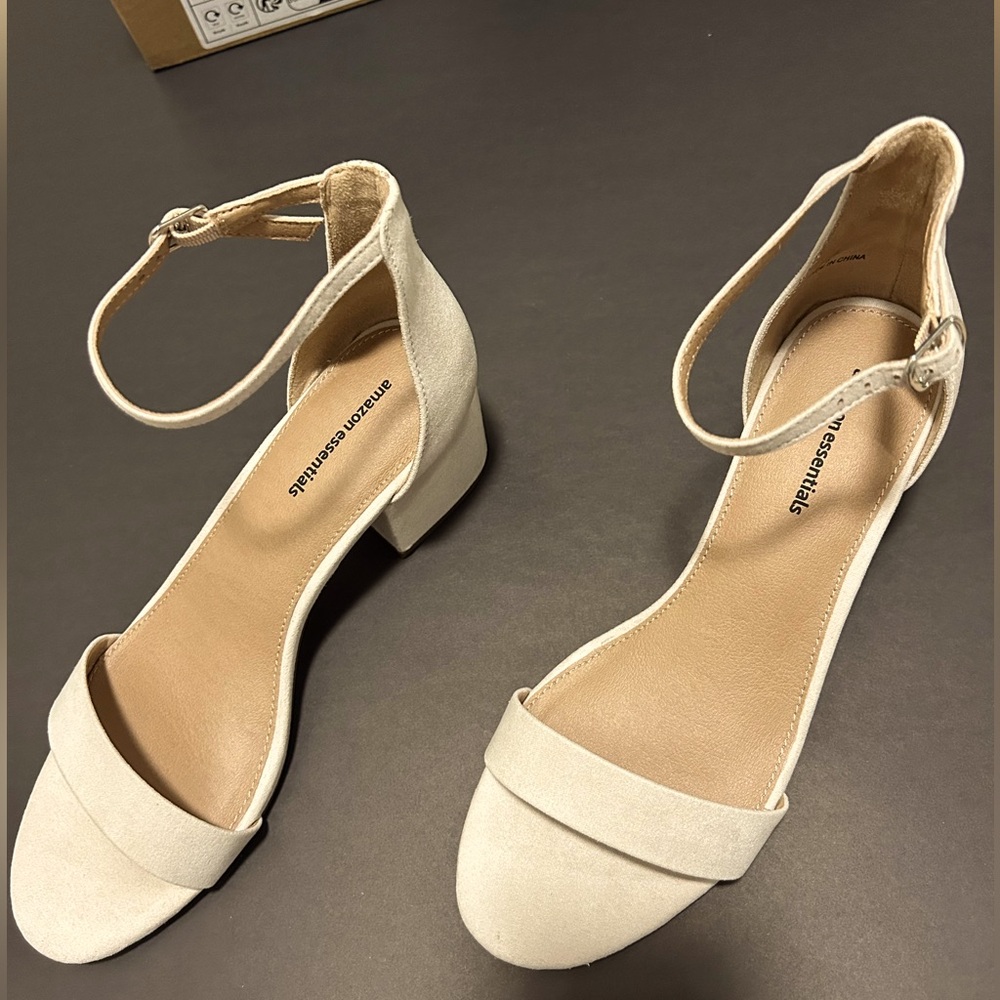 Amazon Essentials womens Two Strap 2.25”Heeled Sandal size 8